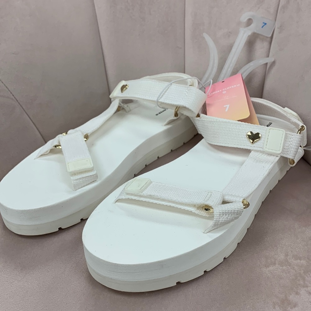 NWT Stoney Clover sandal